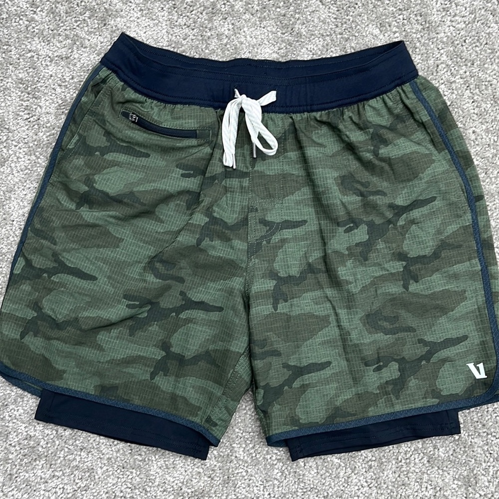Vuori Camo Print Stockton Shorts Men’s M ~ EUC